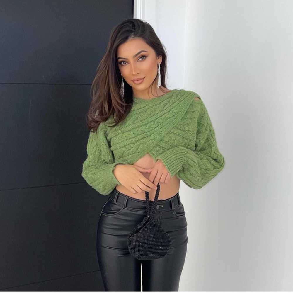 NWT Cable knit crop sweater in sz Small!